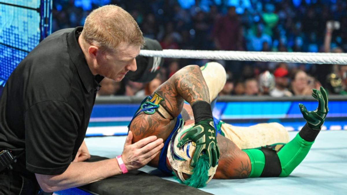 SmackDown Match Stoppage Due To Rey Mysterio Injury Was Not The Planned ...