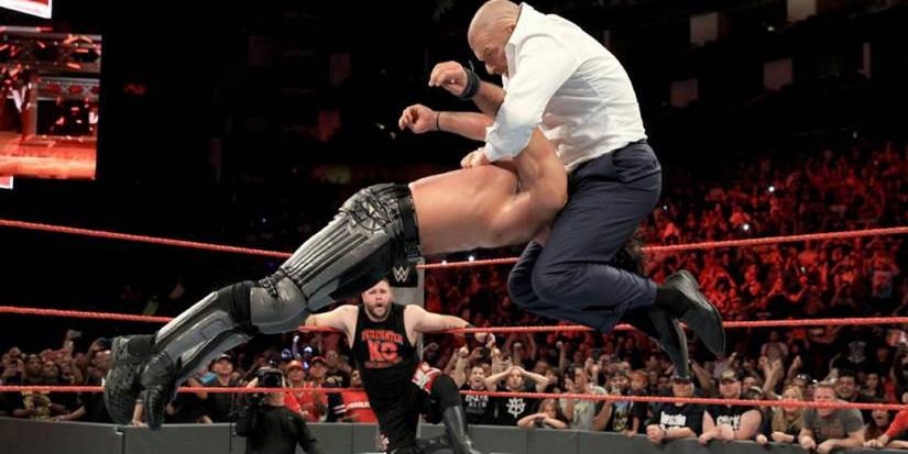 5 Best WWE Storylines That Turned Heels Into Babyfaces (& 5 Worst)