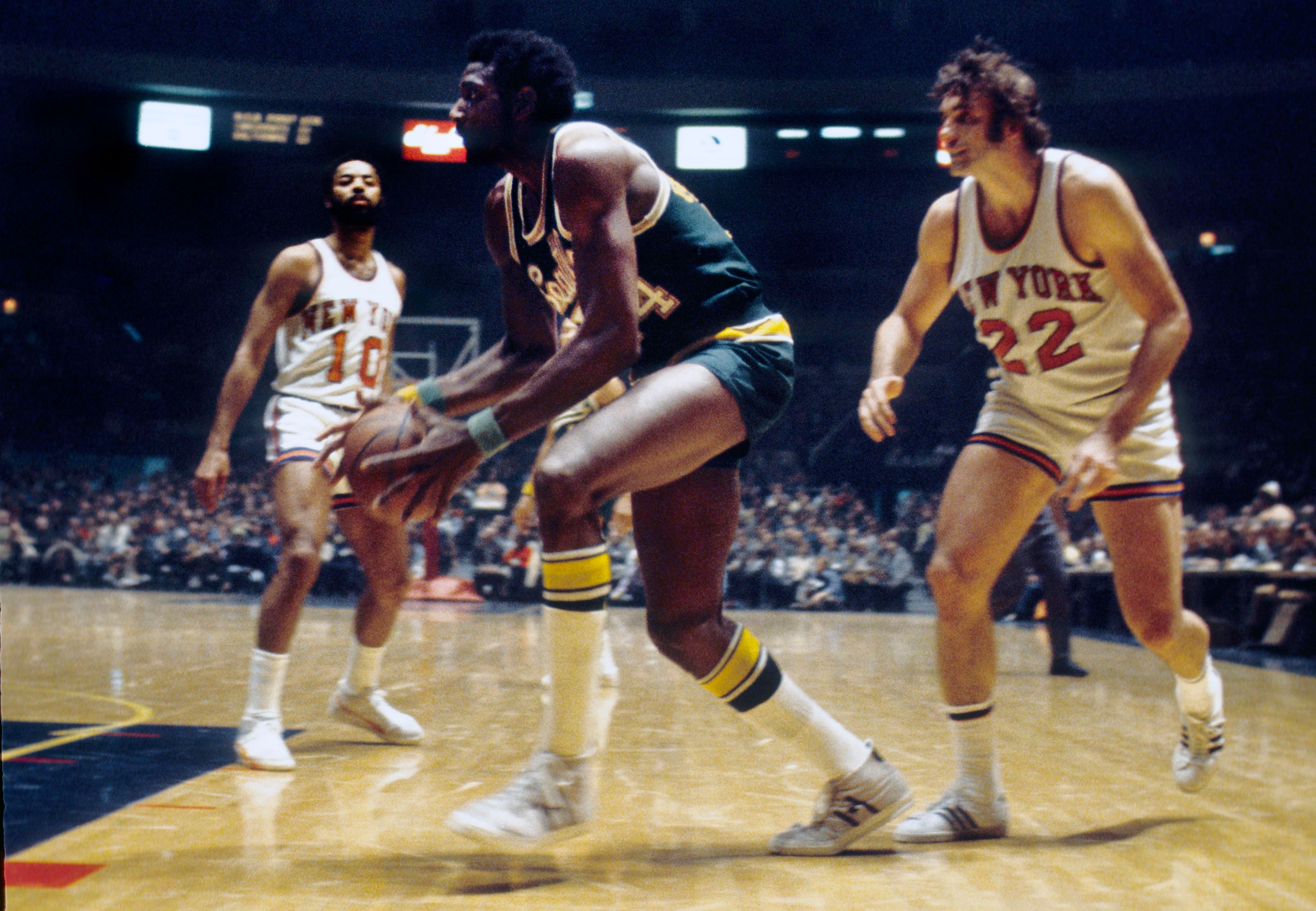 Spencer-Haywood-Playing-Against-New-York