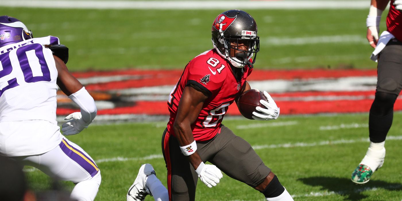 https://static0.thesportsterimages.com/wordpress/wp-content/uploads/2023/11/antonio-brown-of-the-tampa-bay-buccaneers-vs-minnesota-vikings.jpg