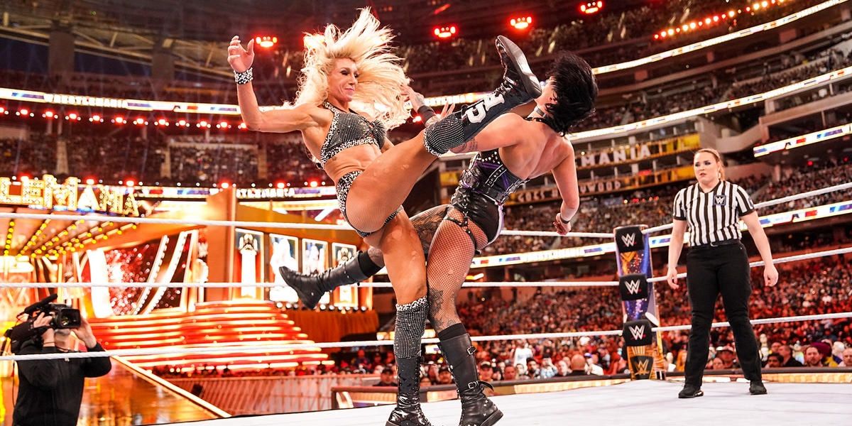 Rhea Ripley v Charlotte Flair WrestleMania 39  Cropped