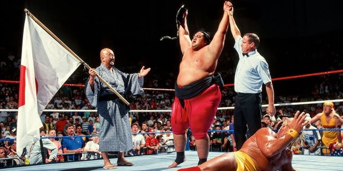 Yokozuna beats Hulk Hogan.