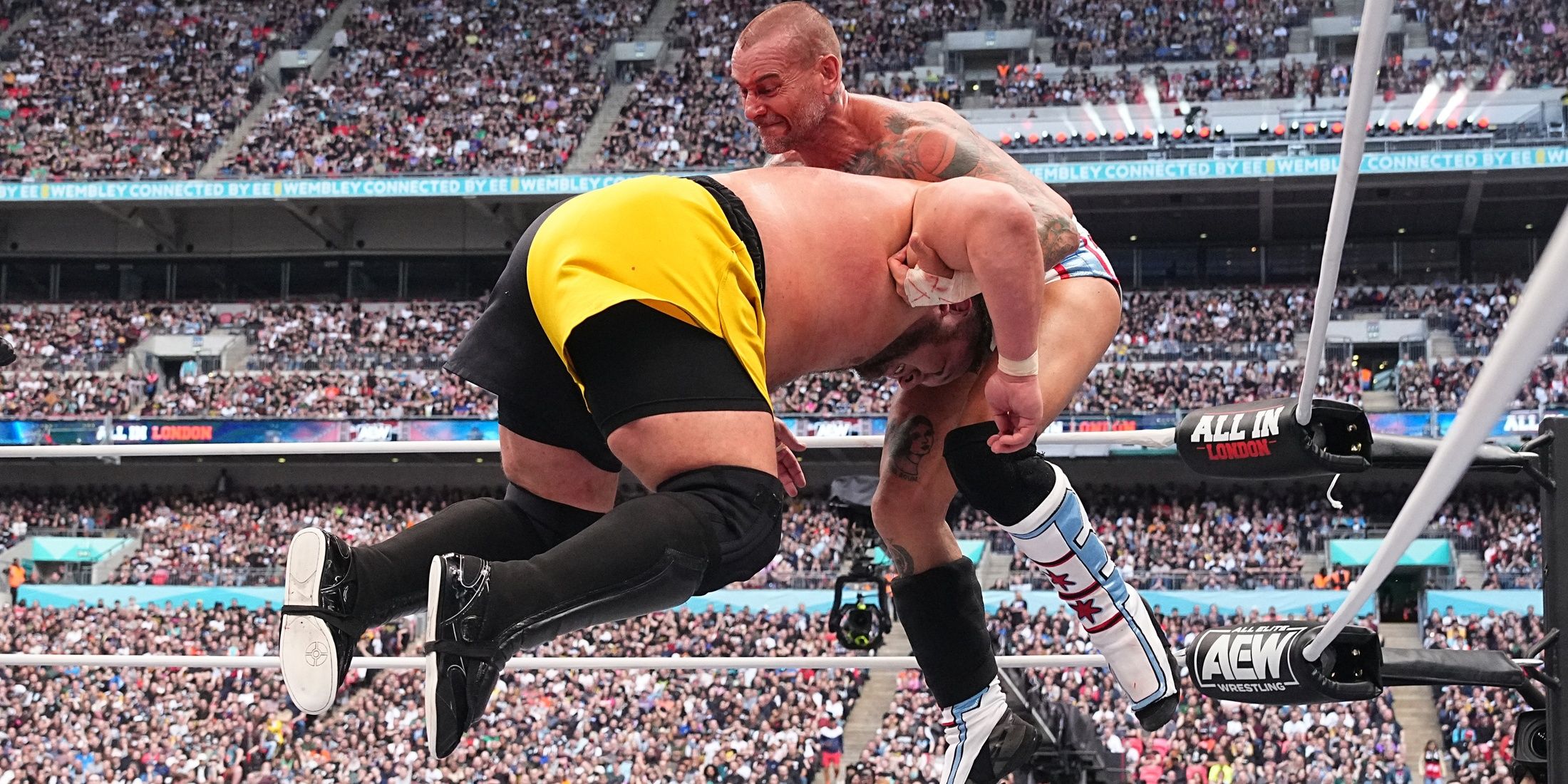 Awesome Moves We Wish These Wrestlers Would Bring Back