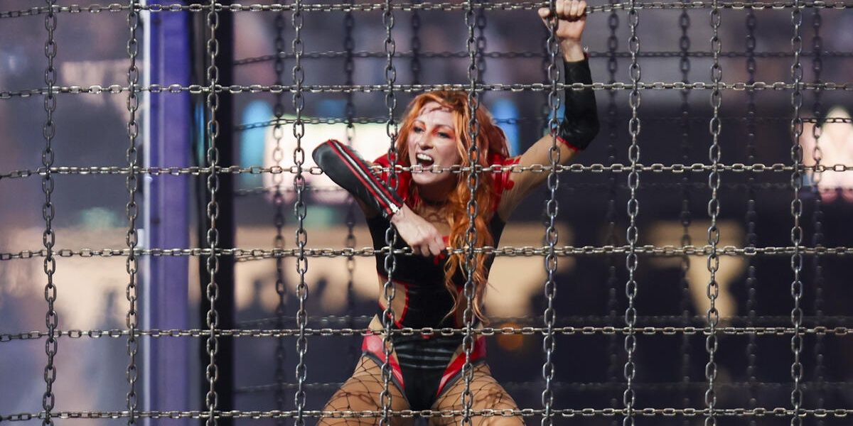 Becky Lynch wins the Elimination Chamber