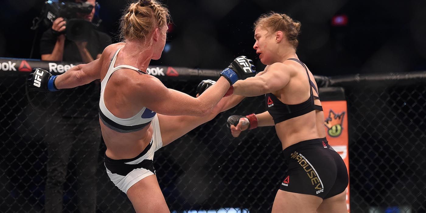 Holly Holm kicks Ronda Rousey in the head