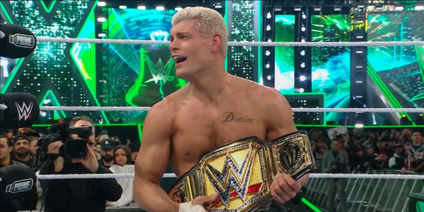 cody rhodes holding the wwe undisputed title