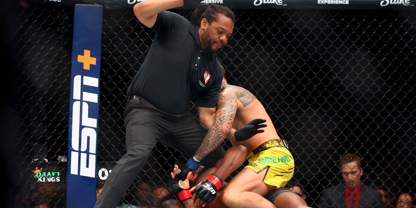 Herb-Dean-Working-On-The-Turner-Moicano-Fight