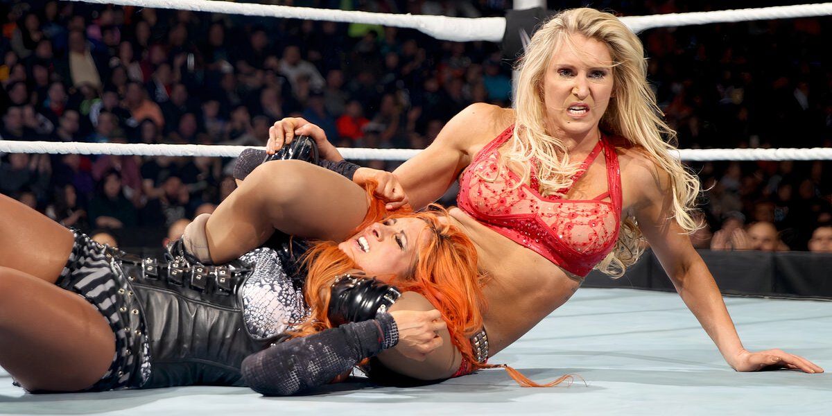 Becky Lynch v Charlotte Flair SmackDown January 7, 2016 Cropped