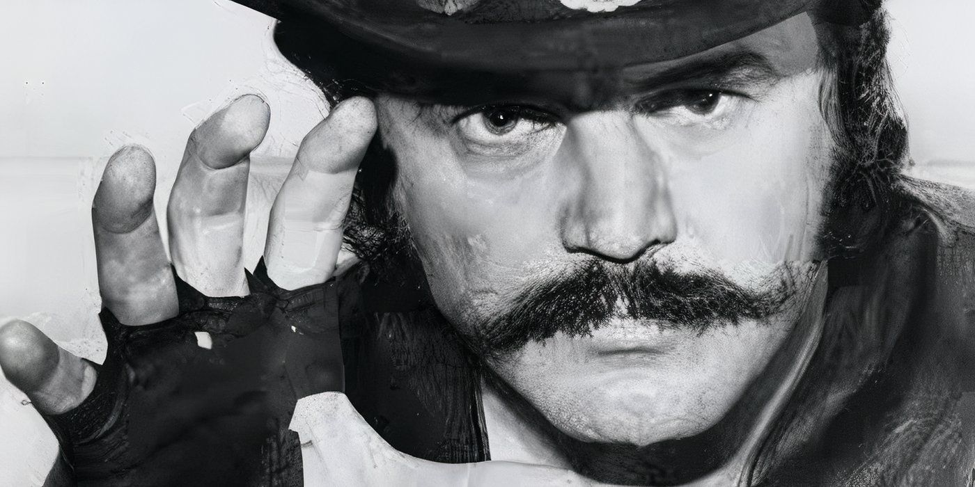 Blackjack Lanza puts his hands as a claw