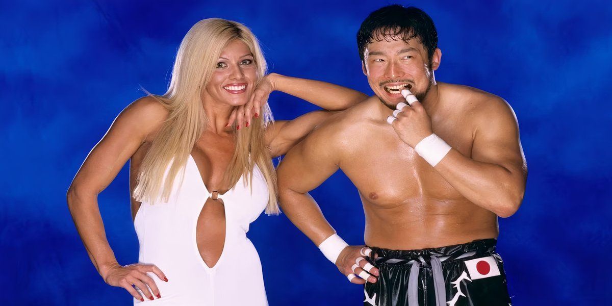 Torrie-Wilson-And-Tajiri-Official-WWE-Photo-2001-CROPPED