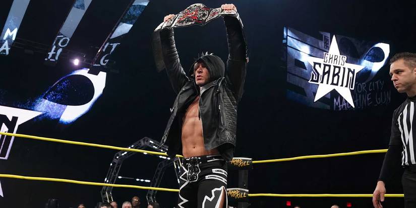 Chris Sabin poses in-ring
