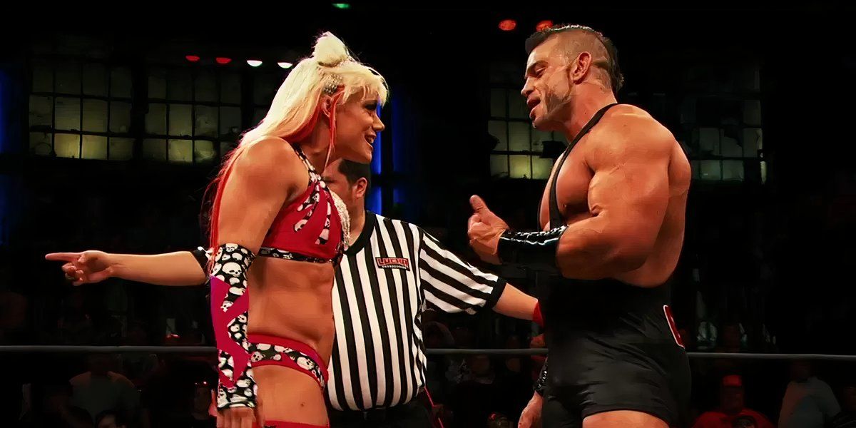 Brian Cage and Taya Valkyrie stare each other down on the March 9, 2016 episode of Lucha Underground