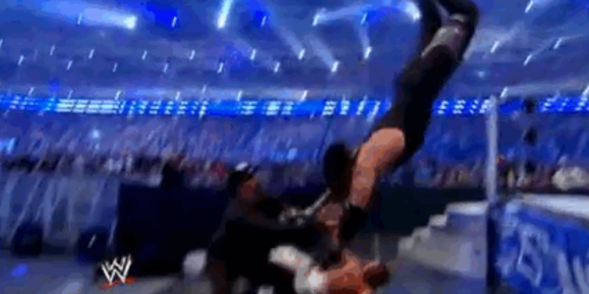 undertaker_botched dive_wrestlemania 25