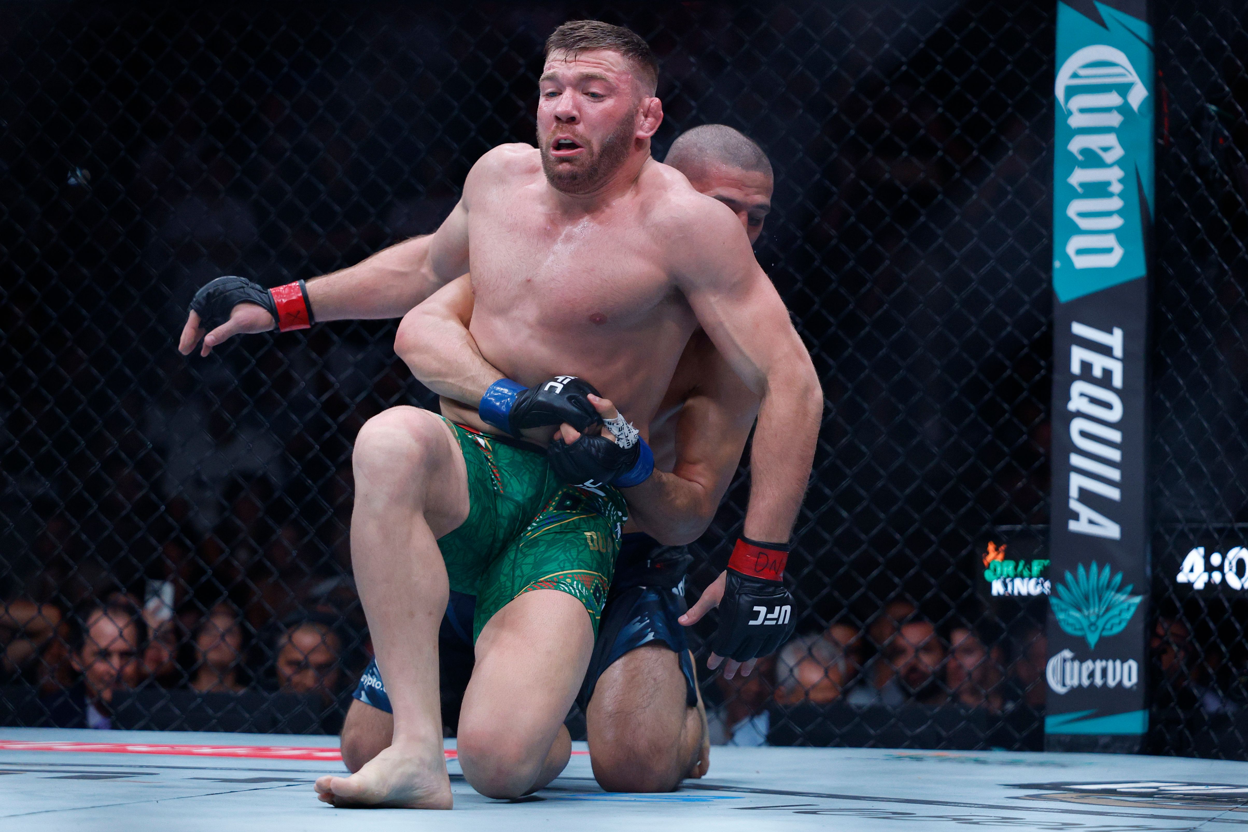 https://static0.thesportsterimages.com/wordpress/wp-content/uploads/2025/08/dricus-du-plessis-vs-khamzat-chimaev-wrestling.jpg