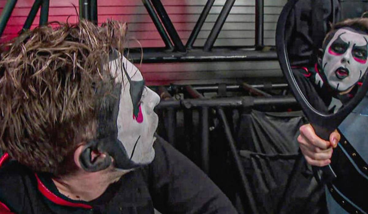 wwe-danhausen-mirror-1.jpg