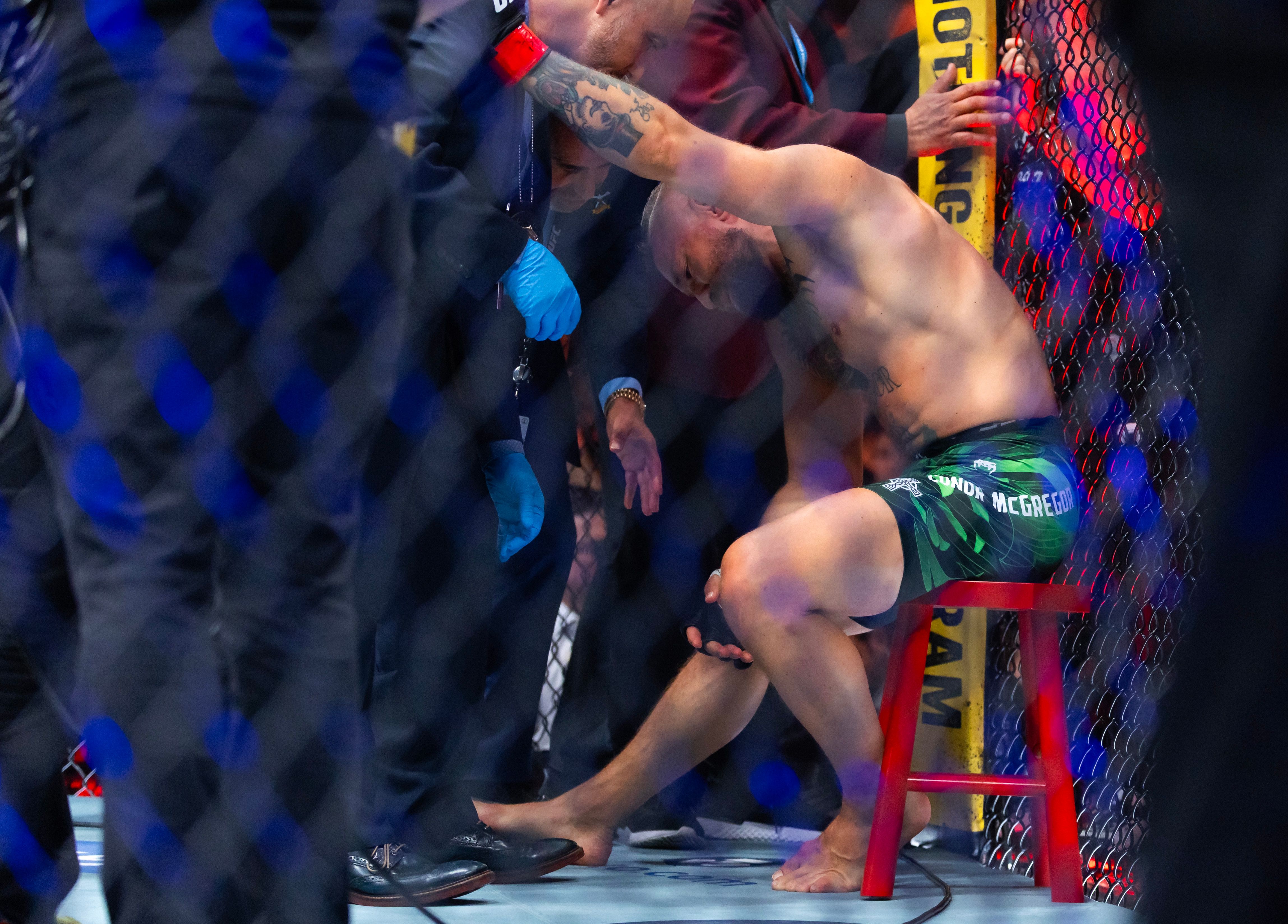 UFC 329 Results: Conor McGregor Injures Knee Instantly—Not Leg He Broke at UFC 264